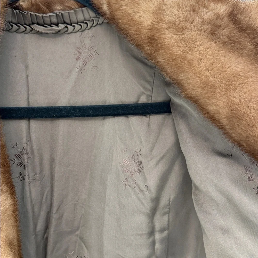 Elegant Brown 100% Real female mink Fur Coat - Picture 8 of 9